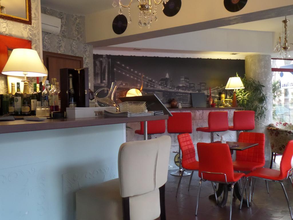 Hotel Ss Residence Unirii Бухарест Экстерьер фото