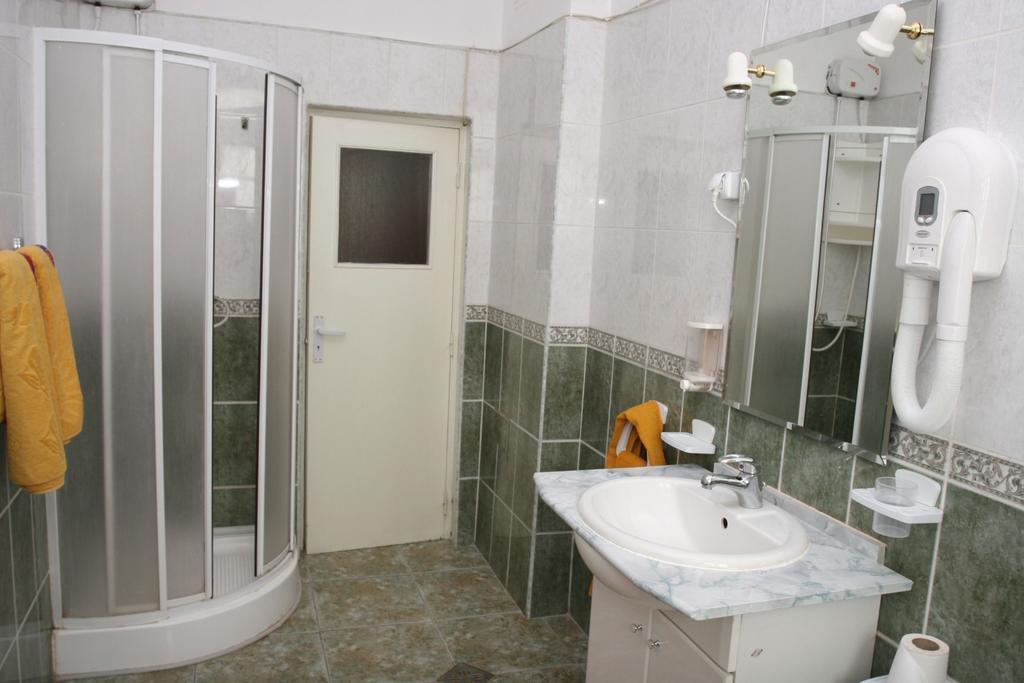 Hotel Ss Residence Unirii Бухарест Экстерьер фото
